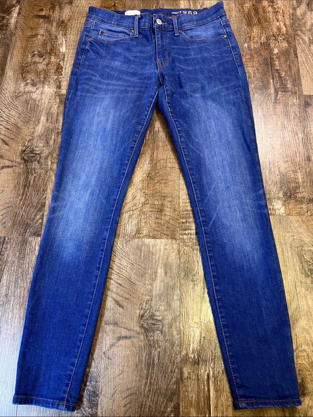 GAP women’s Skinny Jeggings in Dark Blue Wash